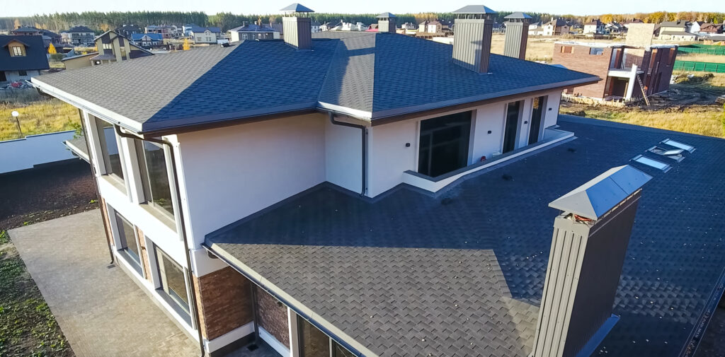 House in Fairfax, VA with roofing from a bituminous tile. Bituminous tile for a roof. a roof from a bituminous tile.